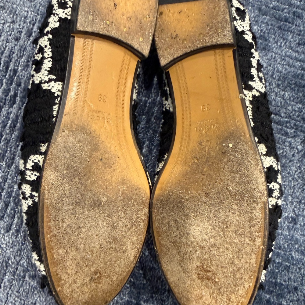 Gucci Black and White Patterned Loafers with Gold Detail - Picture 8 of 9
